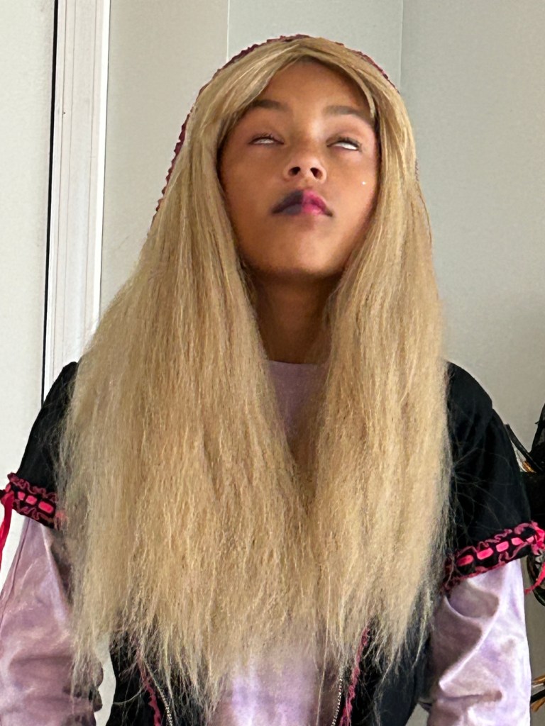 Taya, Taya, Emi,
Emi, Taya and Emi